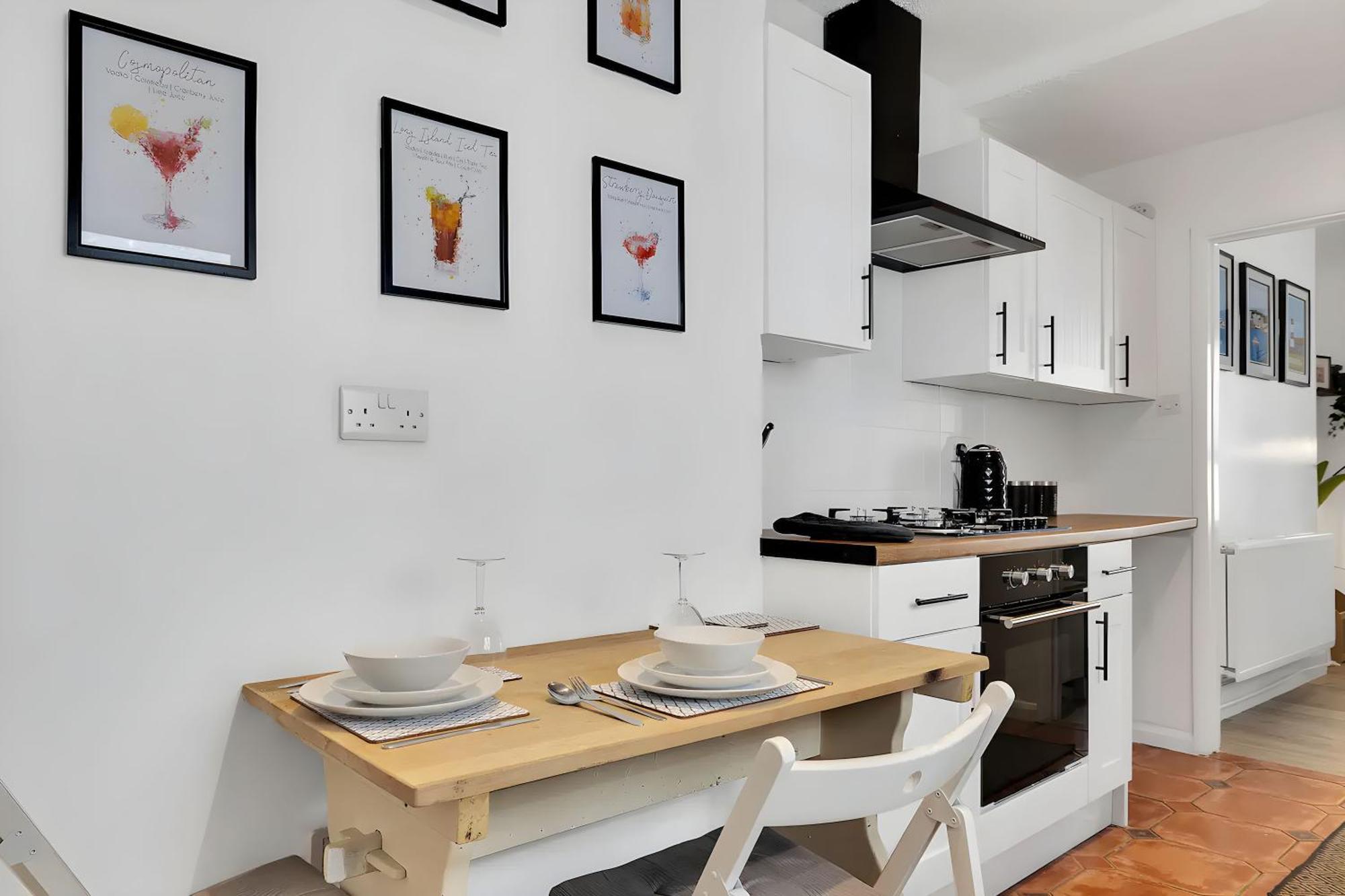 City Centre 2 Bedroom Apt - Free Parking - Wifi - Smart Tv بلايموث المظهر الخارجي الصورة