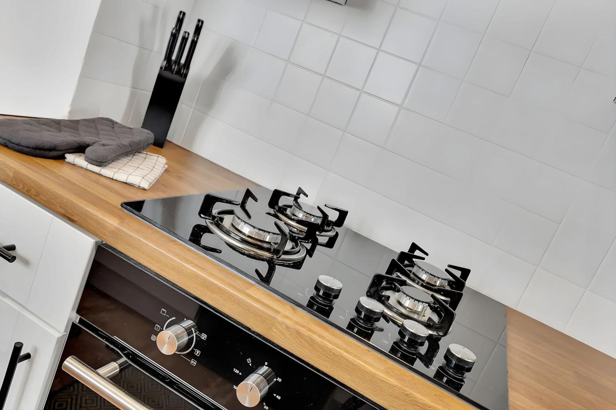 City Centre 2 Bedroom Apt - Free Parking - Wifi - Smart Tv بلايموث المظهر الخارجي الصورة