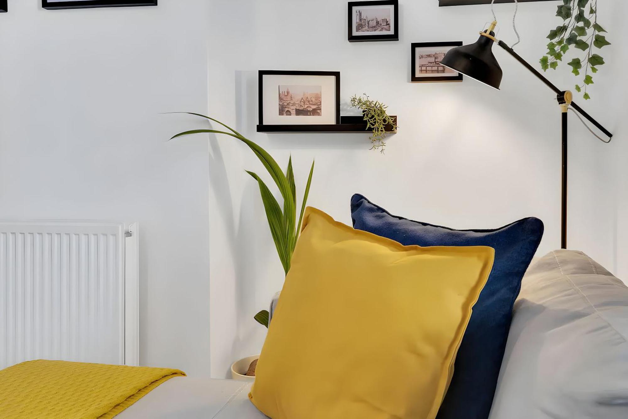 City Centre 2 Bedroom Apt - Free Parking - Wifi - Smart Tv بلايموث المظهر الخارجي الصورة