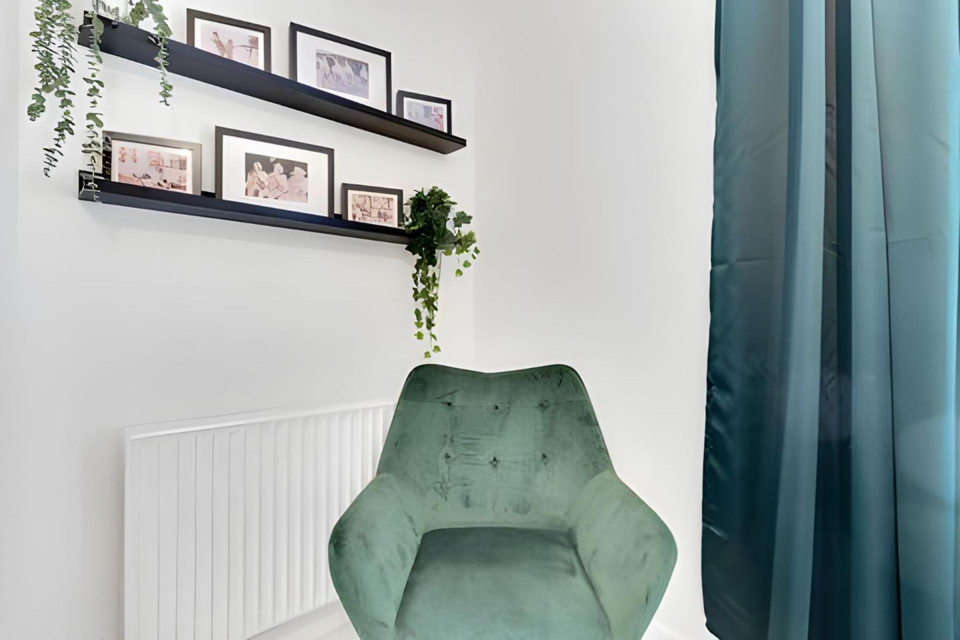 City Centre 2 Bedroom Apt - Free Parking - Wifi - Smart Tv بلايموث المظهر الخارجي الصورة