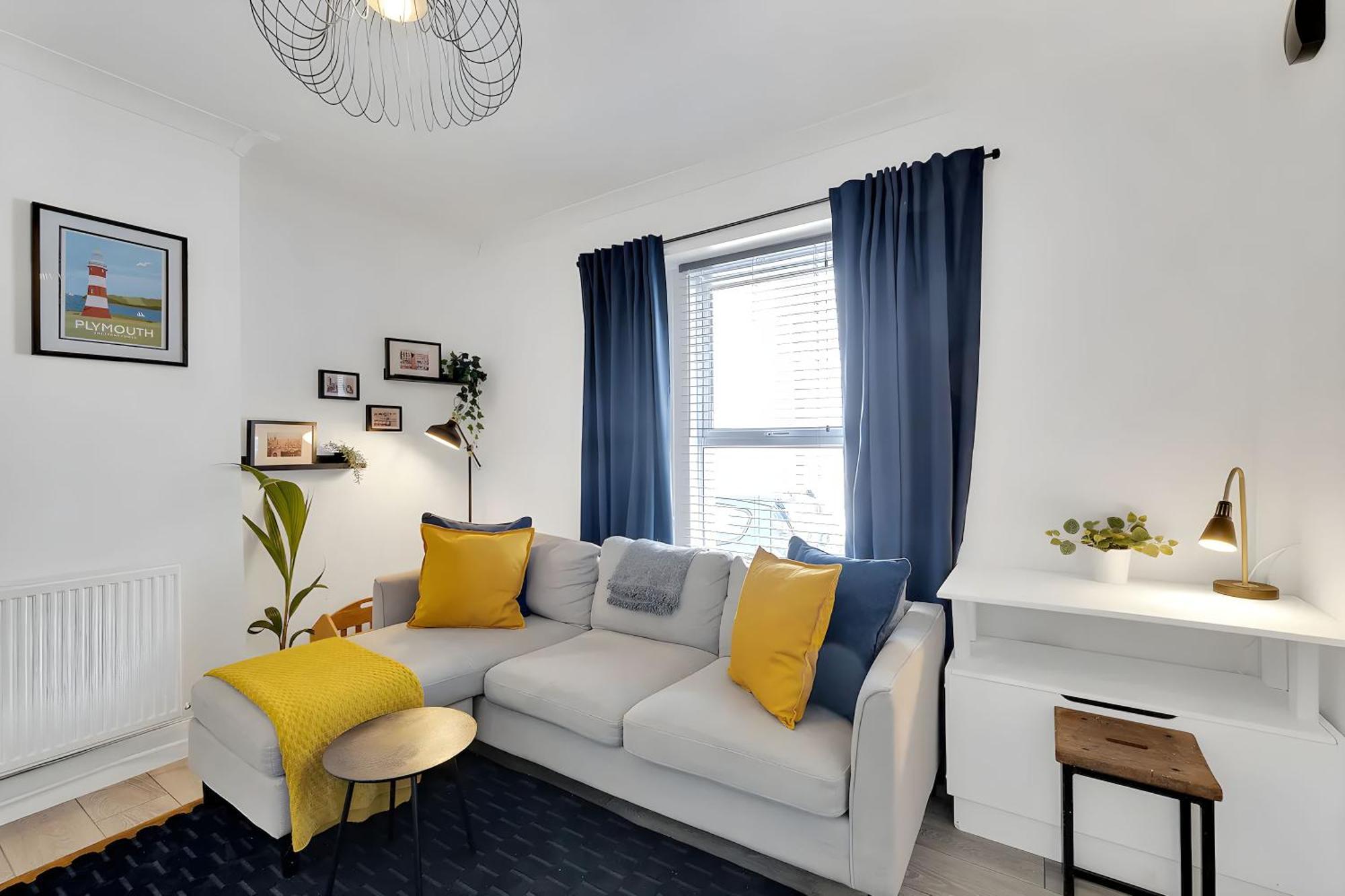 City Centre 2 Bedroom Apt - Free Parking - Wifi - Smart Tv بلايموث المظهر الخارجي الصورة