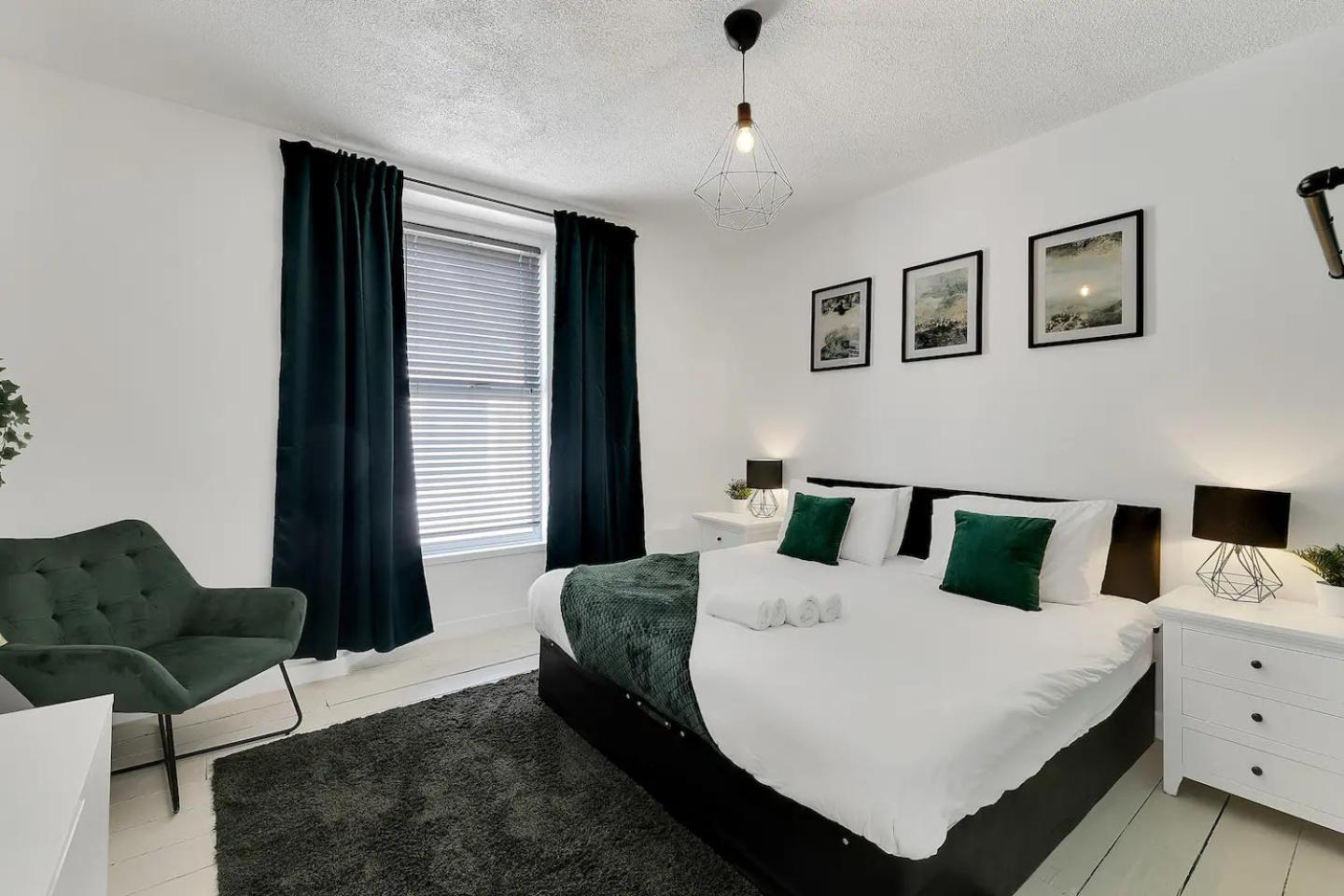 City Centre 2 Bedroom Apt - Free Parking - Wifi - Smart Tv بلايموث المظهر الخارجي الصورة