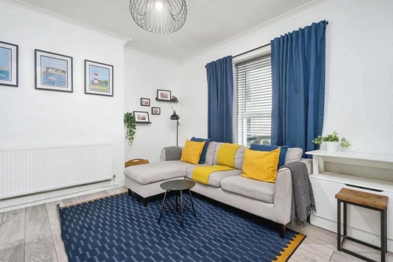 City Centre 2 Bedroom Apt - Free Parking - Wifi - Smart Tv بلايموث المظهر الخارجي الصورة
